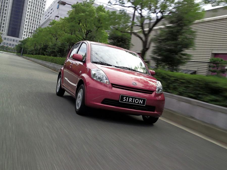  Daihatsu Sirion 2005 года  (фото 1 из 16)